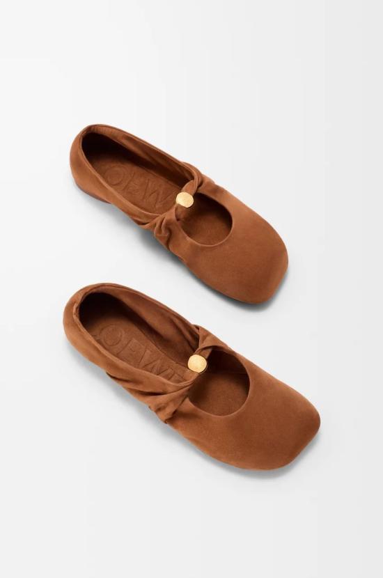 26FW 로에베 페블 소프트 발레리나 스웨이드 슈즈 LLPF466X04 2530 TAN - LOEWE