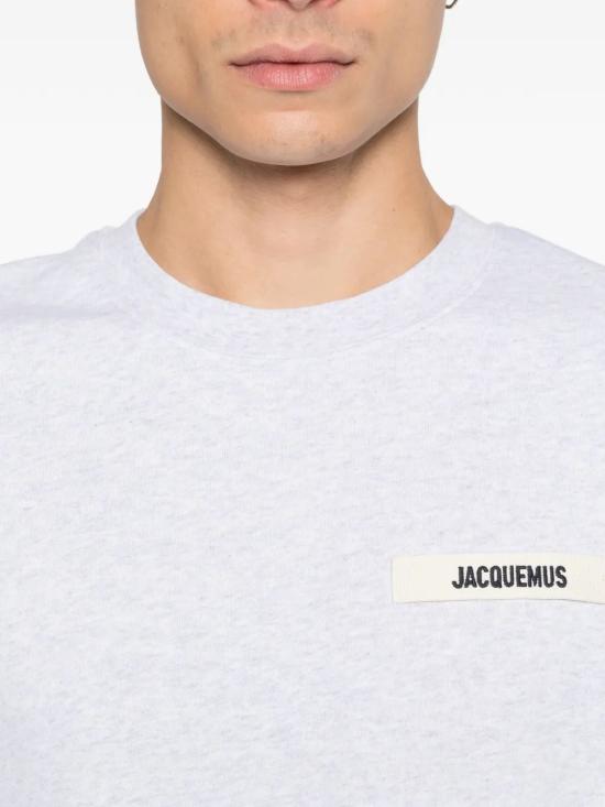 26FW 자크뮈스 그로그랭 로고 티셔츠 TSM00133AJ00226 950 GREY - JACQUEMUS