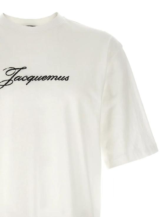 26FW 자크뮈스 로고 프린트 장식 티셔츠 TSM00639AJ00289 100 White - JACQUEMUS