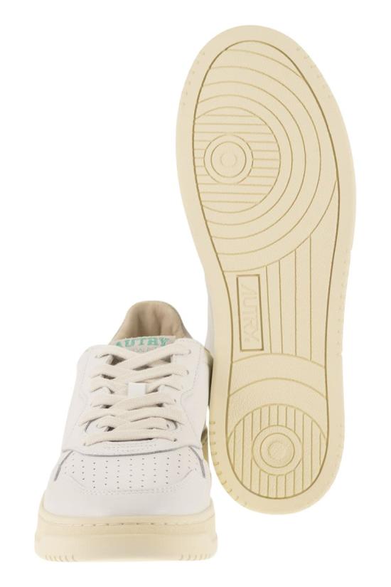 26FW 오트리 메달리스트 로우 스니커즈 AULMHJ01 WHITE - AUTRY