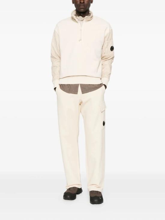 25FW 씨피 컴퍼니 다이애그널 레이즈드 플리스 카고 스웨트팬츠 19CMSP141A005086W 402 NUDE NEUTRALS - C.P. COMPANY