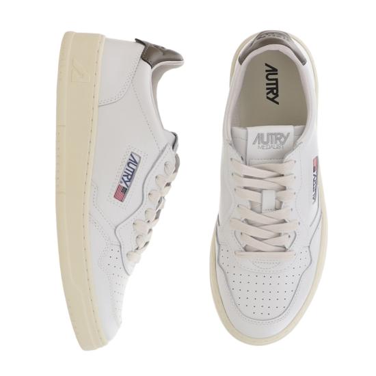 26FW 오트리 메달리스트 로우 스니커즈 AULMLL28LEATLEATWHTCHOCO White - AUTRY