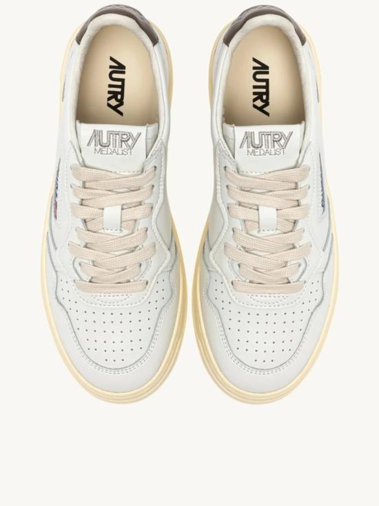 26FW 오트리 메달리스트 로우 레더 스니커즈 AULW LL28 White - AUTRY
