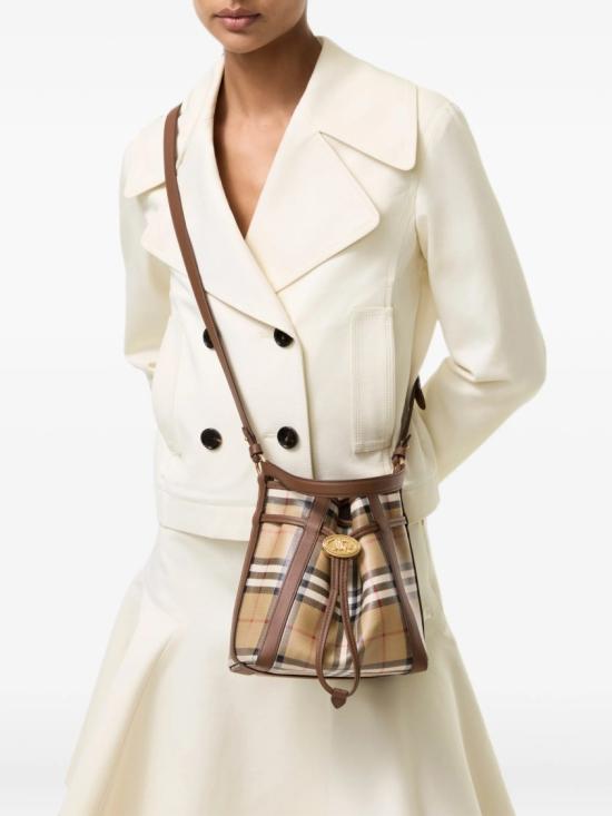26FW 버버리 토트백 8128949 Black - BURBERRY