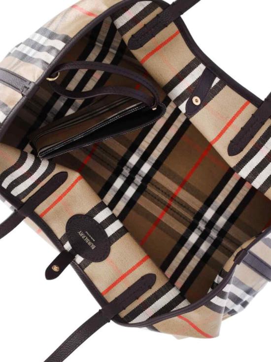 26FW 버버리 하이랜드 미디움 토트백 8112222B9368 Neutrals - BURBERRY