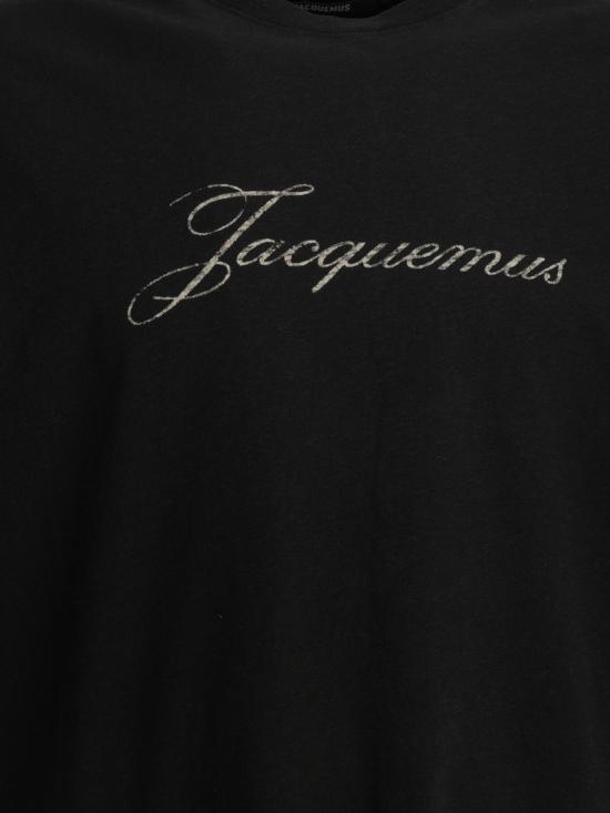 26FW 자크뮈스 로고 프린트 장식 티셔츠 TSM00639AJ00289BLACK - JACQUEMUS