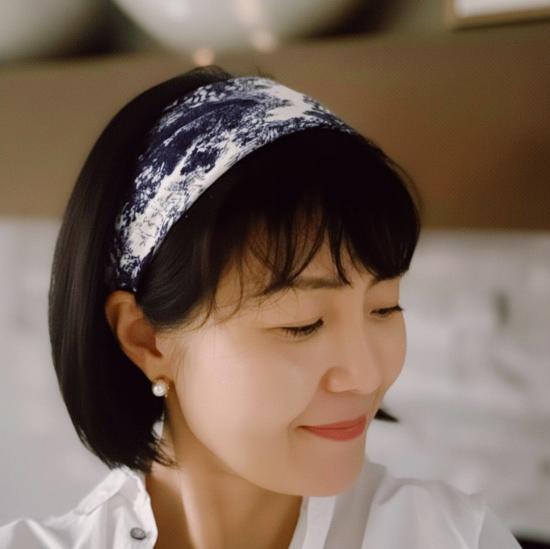  엘리슨 앤 영 머플러/스카프 엘리슨+영 스퀘어 프린트 넥커치프 스카프 - ELLISON + YOUNG