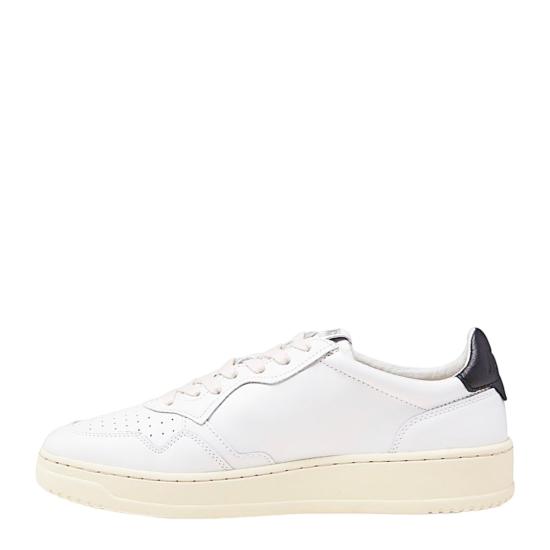 26FW 오트리 메달리스트 로우 스니커즈 AULMLL22 White