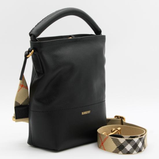 26SS 버버리 토트백 8123594A1189 Black - BURBERRY