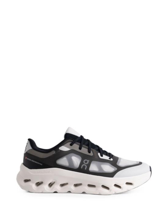 26FW 온 러닝 스니커즈 3MG10271430 BLACK IVORY WHITE