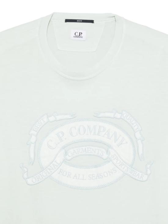 26SS 씨피 컴퍼니 20/1 저지 숏슬리브 박시 로고 티셔츠 20CMTS220A 005697O 804 MISTY BLUE - C.P. COMPANY