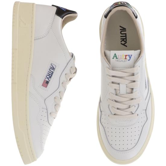 26FW 오트리 메달리스트 로우 스니커즈 AULMBG02LEALEALOGOWHTBLK White - AUTRY