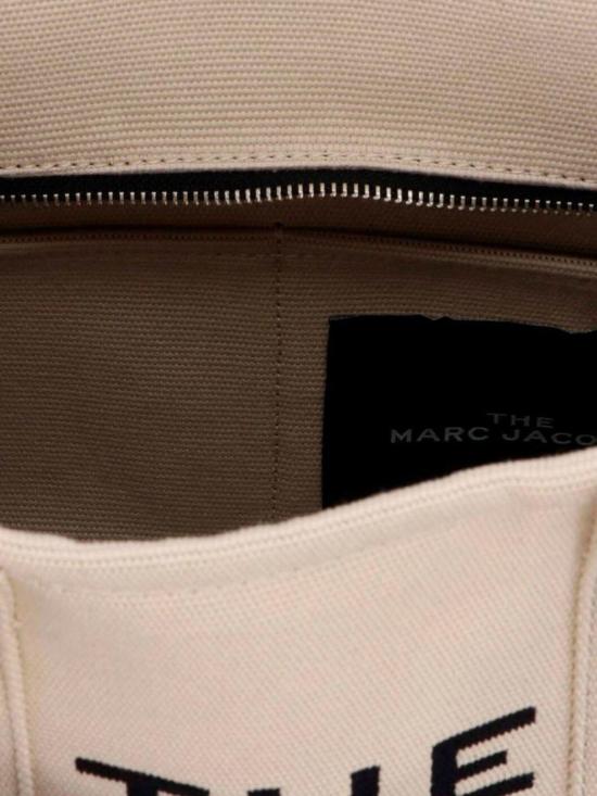  마크제이콥스 토트백 마크 제이콥스 자카드 미디엄  웜 샌드 - MARC JACOBS