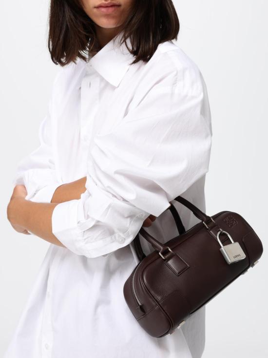 26SS 로에베 아마조나 23 크롭 백 샤이니 카프스킨 A039N23X07 0018 Brown - LOEWE
