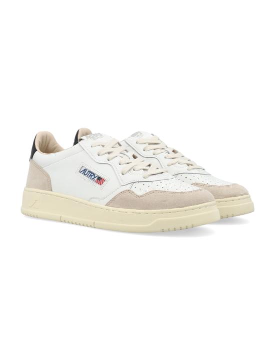 26FW 오트리 메달리스트 로우 스니커즈 AULMLS21 WB WHITE BLACK - AUTRY