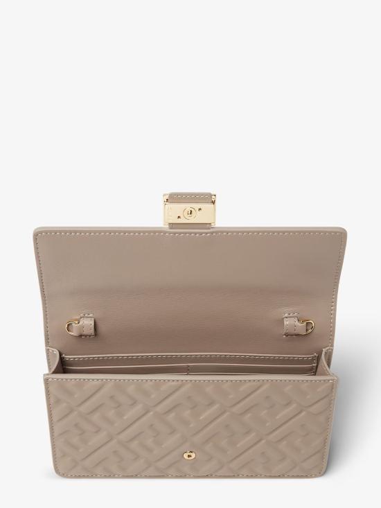 26FW 펜디 바게트 체인 지갑 8M0498AAJD F1WLO GREEN - FENDI
