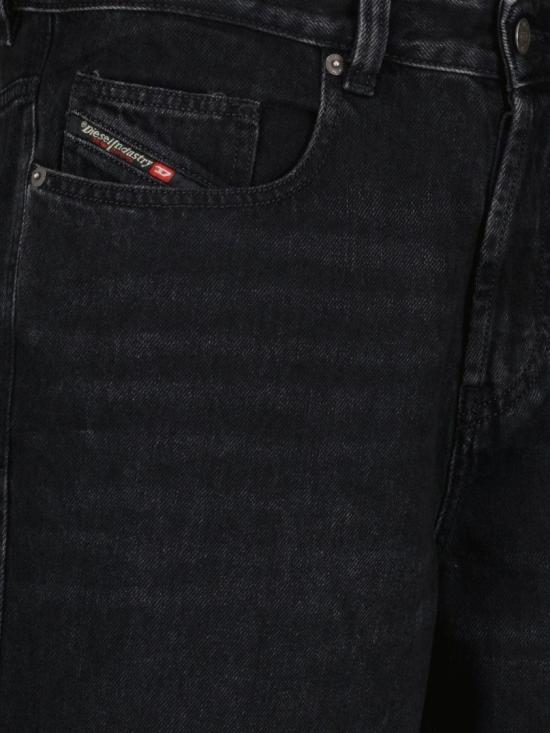 26FW 디젤 2001 D 매크로 릴렉스 핏 데님 팬츠 A11598 09P09 02 Black - DIESEL