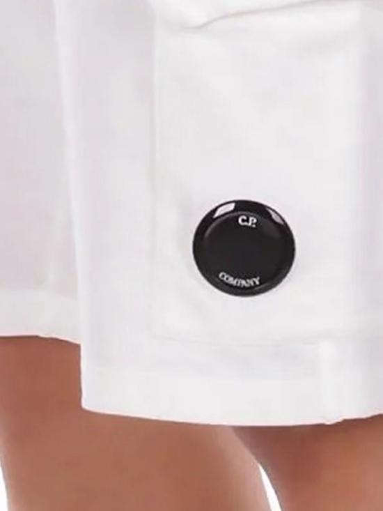 26SS 씨피 컴퍼니 라이트 플리스 카고 렌즈 스웨트쇼츠 RCCMSB704A002246G 103 White - C.P. COMPANY
