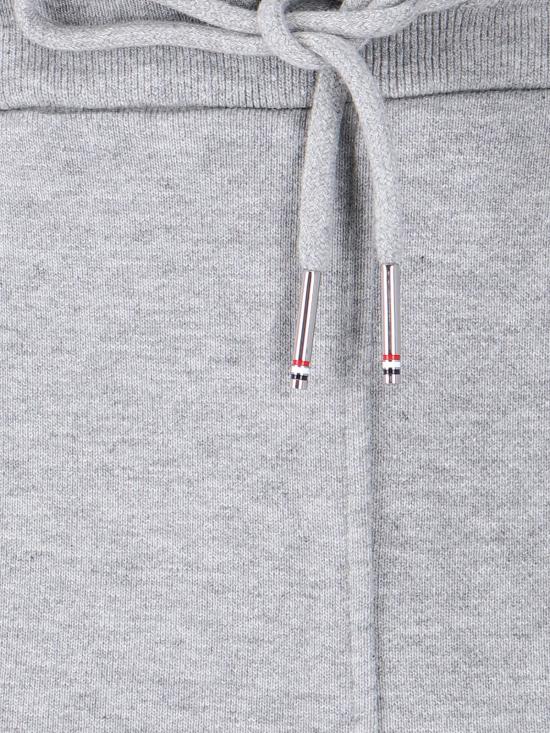 26FW 톰브라운 클래식 사선 RWB MJQ008H 00535 068 Grey - THOM BROWNE