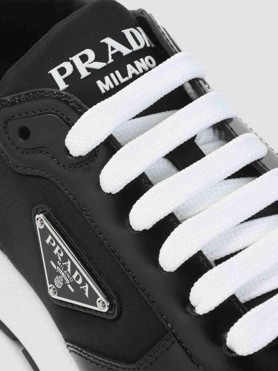 26FW 프라다 프랙스 2.0 스웨이드 시어링 로우탑 스니커즈 2EE443FG0003LF5F0632 Black - PRADA