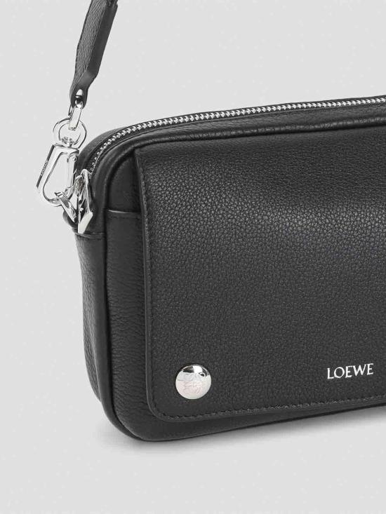 26FW 로에베 서플 그레인드 카프스킨 스몰 페블 메신저백 BANBPCBX011100 Black - LOEWE