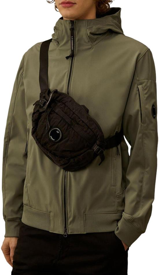 26SS 씨피 컴퍼니 나일론 B 렌즈 크로스바디 RCCMAC734A005269G BLACK - C.P. COMPANY