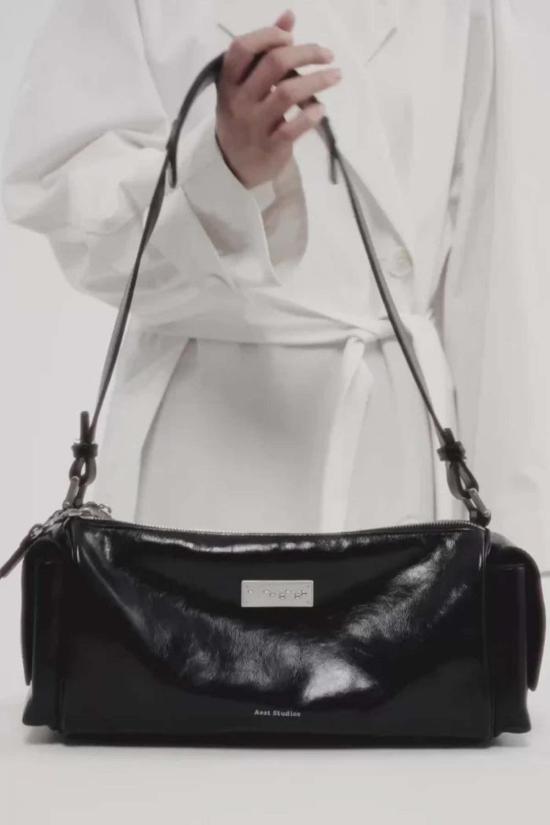  AEST STUDIOS 크로스백 Aest Studios Capture 미디엄 슬링백 블랙 - OTHER BRANDS