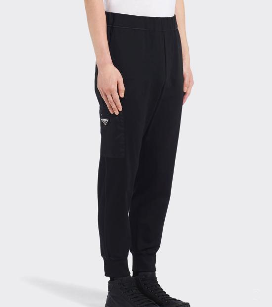 26SS 프라다 트레이닝/조거 팬츠 UJP175 1YSZ F0002 BLACK DOM - PRADA