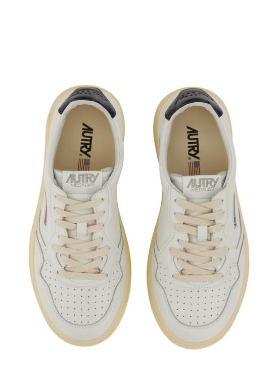 26FW 오트리 메달리스트 로우 스니커즈 AULM LL12 WHITE - AUTRY