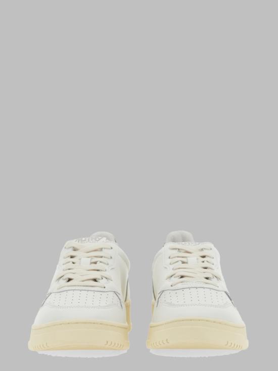 26FW 오트리 메달리스트 로우 스니커즈 AULM LL22 WHITE