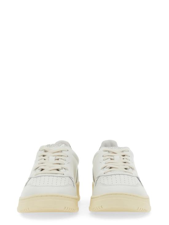 26FW 오트리 메달리스트 로우 스니커즈 AULM LL22 WHITE - AUTRY