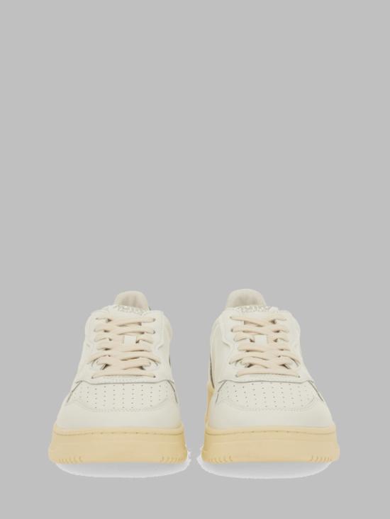 26FW 오트리 메달리스트 로우 스니커즈 AULM LL20 WHITE - AUTRY