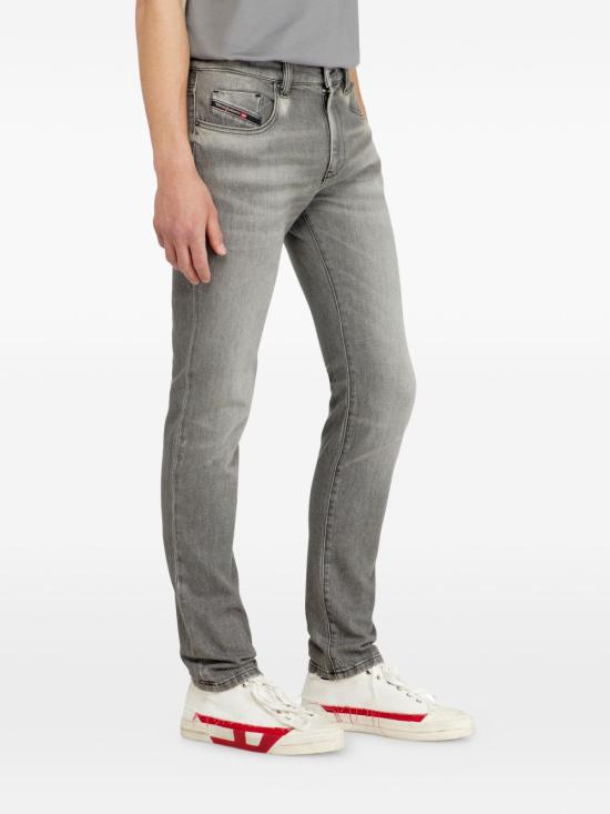 26FW 디젤 2019 D 스트럭트 슬림진 A035580KBBL02 Grey - DIESEL