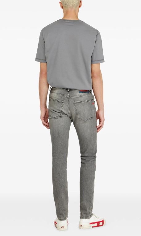 26FW 디젤 2019 D 스트럭트 슬림진 A035580KBBL02 Grey - DIESEL
