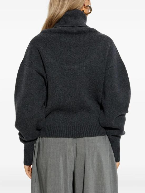 25FW 자크뮈스 터틀넥 25HSWW00624AK00278970 Grey - JACQUEMUS