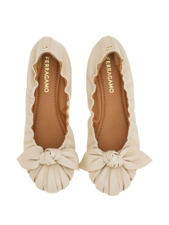 26SS 살바토레 페라가모 플랫 슈즈 01L120791175MASCARPONE Beige - SALVATORE FERRAGAMO