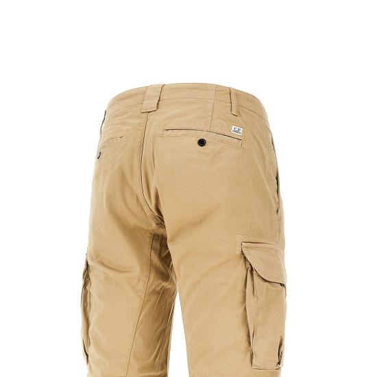 26SS 씨피 컴퍼니 스트레치 사틴 카고 렌즈 쇼츠 도브 20CMBE746A005694G Beige - C.P. COMPANY