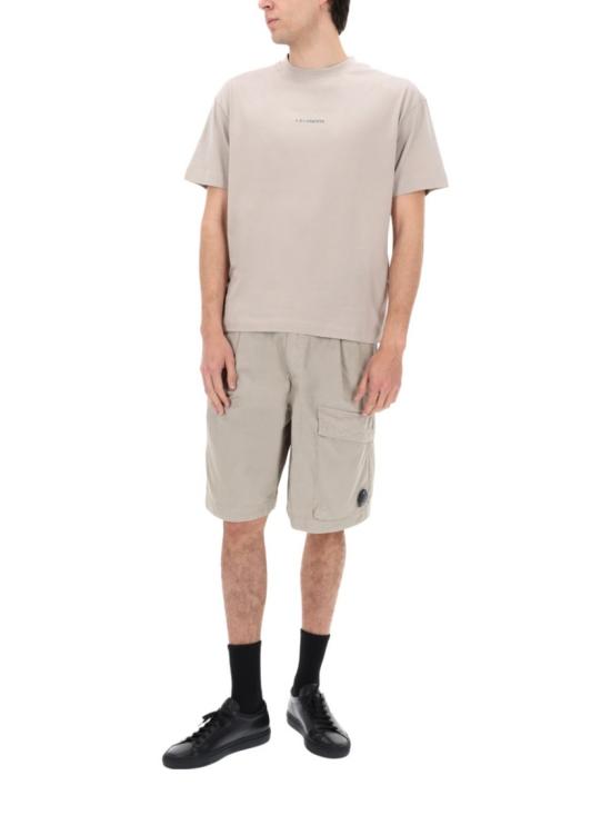 26SS 씨피 컴퍼니 스트레치 사틴 카고 렌즈 쇼츠 20CMBE127A 110325G904 Neutrals - C.P. COMPANY