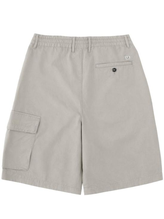 26SS 씨피 컴퍼니 스트레치 사틴 카고 렌즈 쇼츠 20CMBE127A 110325G904 Neutrals - C.P. COMPANY
