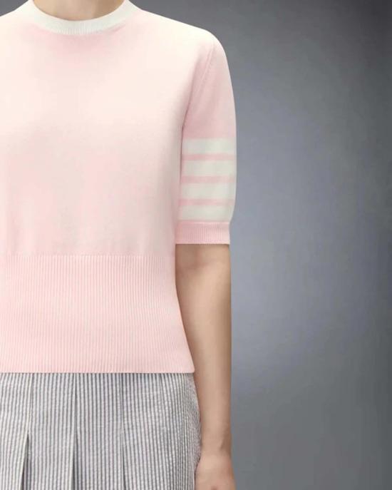  톰브라운 반팔 티셔츠 톰 브라운 저지 헥터 인타르시아 4바 티셔츠 핑크 - THOM BROWNE
