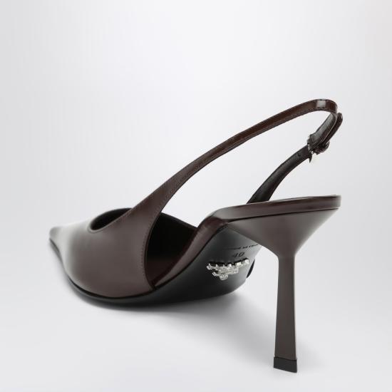26FW 프라다 브러시드 가죽 슬링백 펌프스 1I673O075055 Brown - PRADA