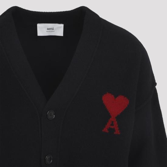 26FW 아미 하트 로고 인타르시아 V넥 가디건 UKC367018 009 Noir rouge - AMI