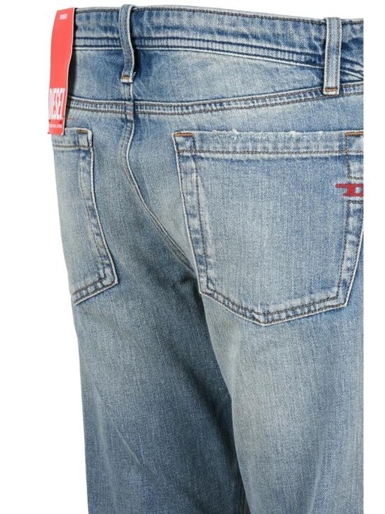 25FW 디젤 데님 팬츠 연한 파란색 면 소재의 D-백클러 슬림 진 - DIESEL