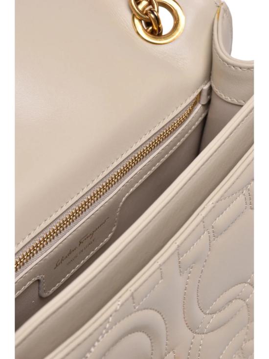 25FW 살바토레 페라가모 크로스백 금색 버클이 달린 매끄러운 가죽 소재의 직사각형 - SALVATORE FERRAGAMO