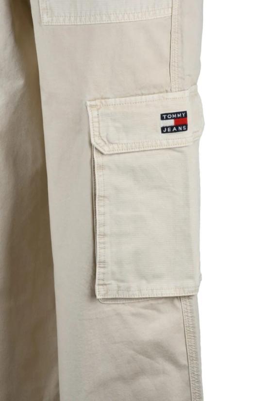  토미진 팬츠 실용적인 패치 포켓이 있는 와이드 레그 카고 - TOMMY JEANS