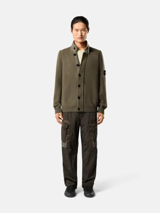 26FW 스톤 아일랜드 로고 패치 하이넥 버튼 울 스웨터 로고 패치 하이넥 버튼 울 스웨터 L2S155100040S00A3 V005G - STONE ISLAND