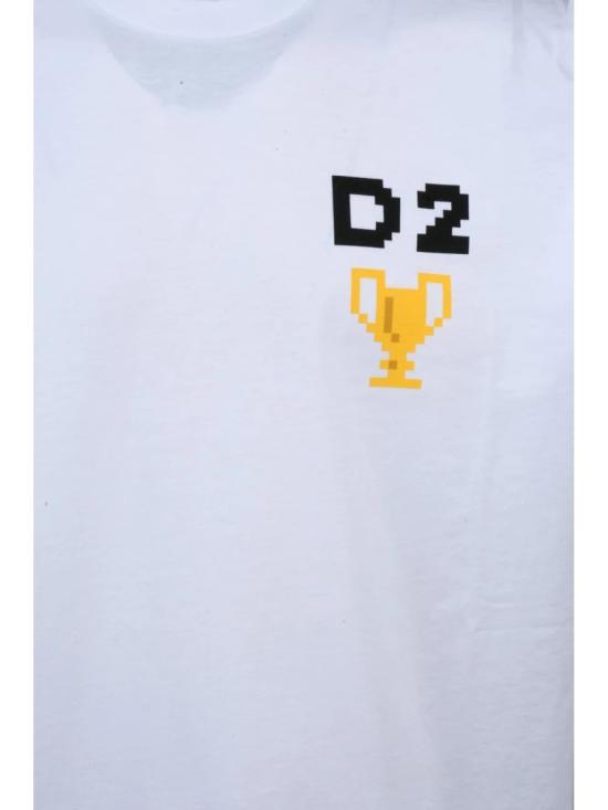 25FW 디스퀘어드2 반팔 티셔츠 픽셀화된 트로피 그래픽이 있는 크루넥 티셔츠 - DSQUARED2