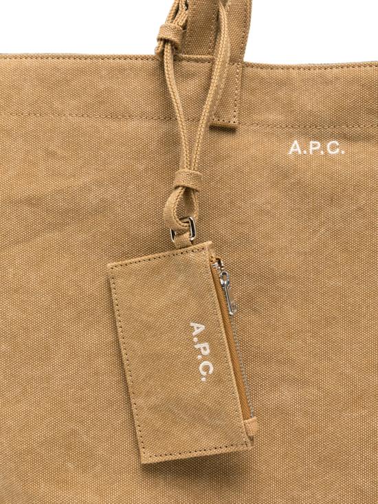 26FW 아페쎄 르 드러머 뚜왈 토트백 COHMPF67046 BAC BROWN - A.P.C.