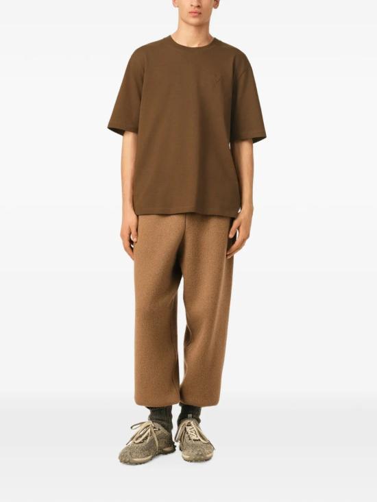 26FW 아미 화이트 코튼 드 하트 엠보스 티셔츠 UTS357 726 2221 Chocolate brown - AMI