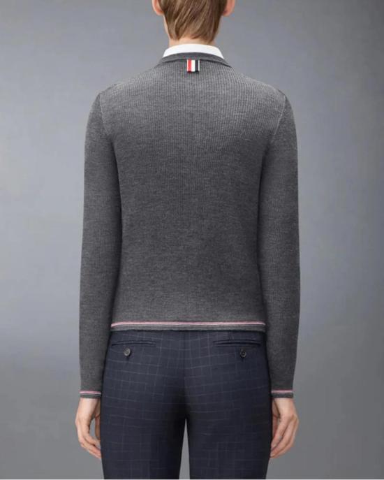 톰브라운 가디건 톰 브라운 메리노 울 립 스티치  그레이 - THOM BROWNE